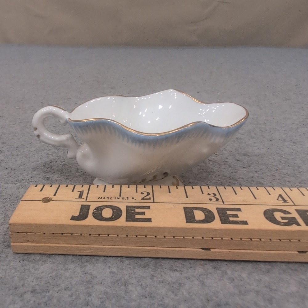 VA Portugal Miniature Porcelain Gravy Boat White Blue Gold Gilt Trim VG+ - Picture 4 of 6